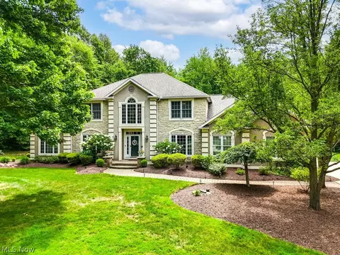 5988 Ledgeview Dr, Peninsula, OH 44264