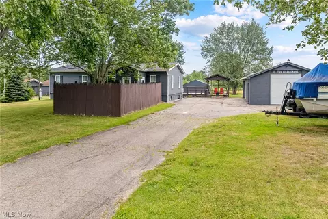 6420 Stoddard Hayes Rd, Farmdale, OH 44417
