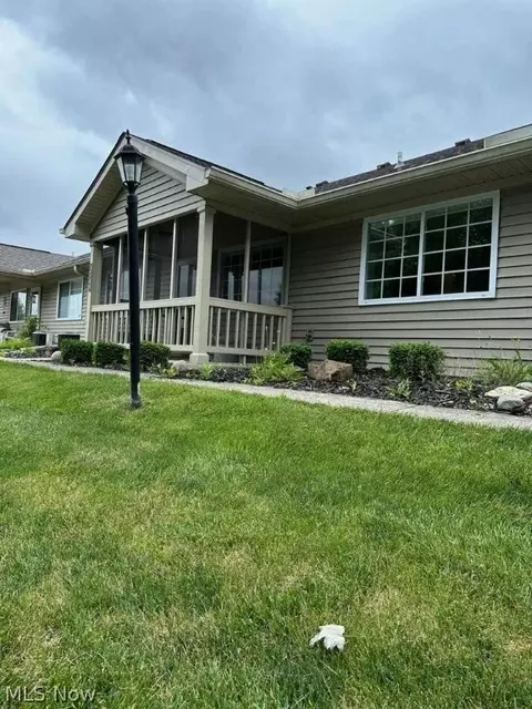 3748 Colony Hill Dr, Zanesville, OH 43701