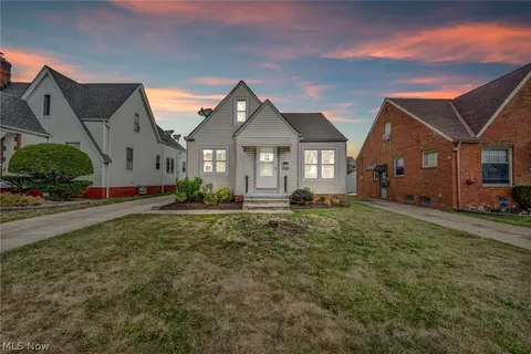 7110 Brownfield Dr, Parma, OH 44129