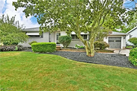 810 Nancy St, Niles, OH 44446