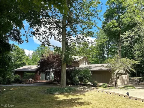 2825 Belgrave Rd, Pepper Pike, OH 44124