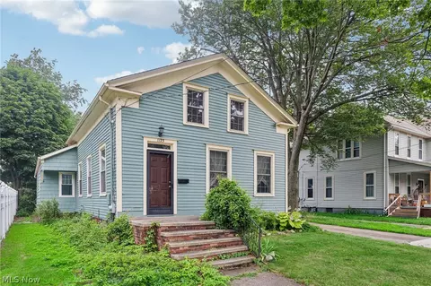 1123 Walnut Blvd, Ashtabula, OH 44004 photo 2
