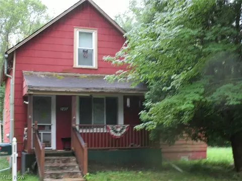 1237 Dover St SW, Warren, OH 44485