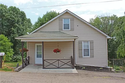 150 Berry Ln, Weirton, WV 26062