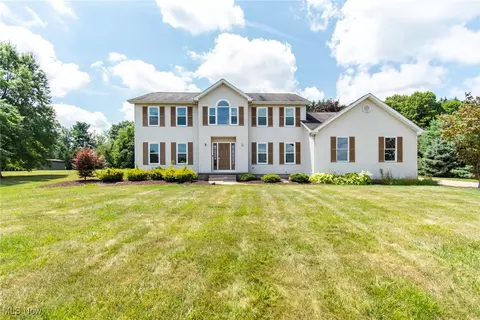 9850 Ginger Hill Rd, New Middletown, OH 44442