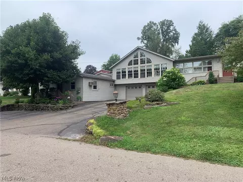4843 Valley Dr, Millersburg, OH 44654