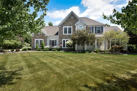 79 Walden Ridge Dr, Hinckley, OH 44233