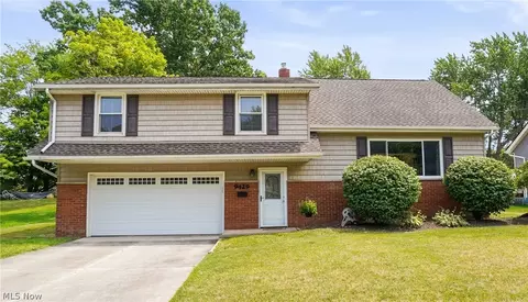 9429 Lawnfield Dr, Twinsburg, OH 44087