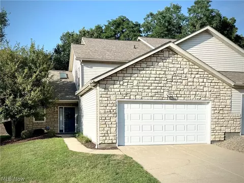 94 Falling Water Cir, Munroe Falls, OH 44262