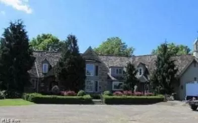 7310 Stump Hollow Ln, Chagrin Falls, OH 44022