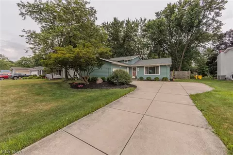 20469 Homestead Park Dr, Strongsville, OH 44149