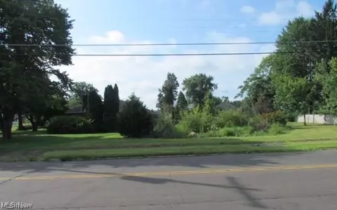 671 Coitsville Rd, Campbell, OH 44405