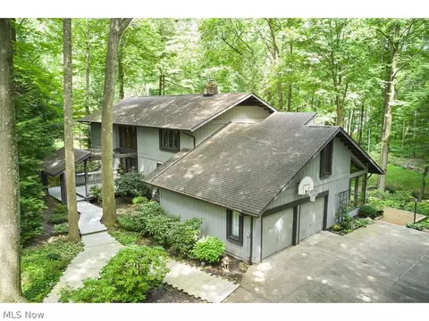 4229 Cliff Spur Dr, Akron, OH 44333