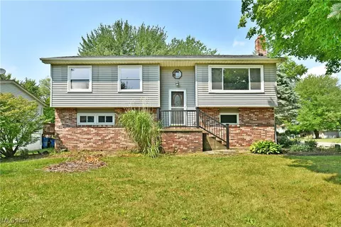 1783 Dumont Dr, Mineral Ridge, OH 44440