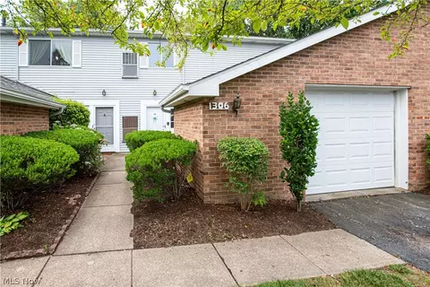 1306 Ramblewood Trl, South Euclid, OH 44121