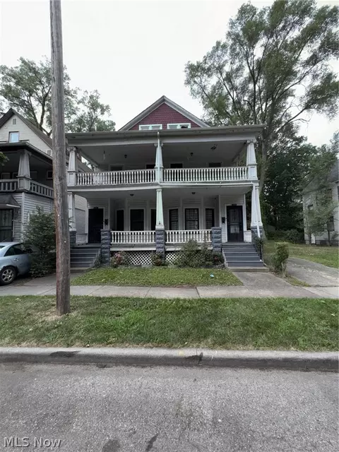 920 Wheelock Rd, Cleveland, OH 44103