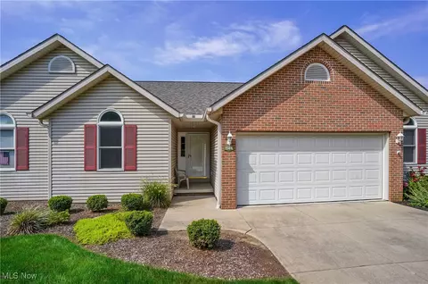 1504 Waters Edge Dr, Akron, OH 44313