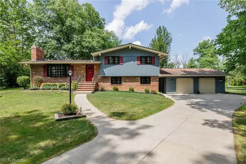 9188 Akins Rd, North Royalton, OH 44133