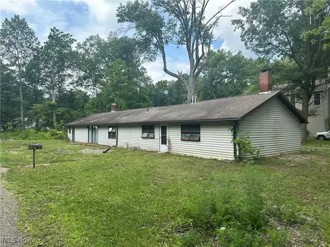 17720 Denver Dr, Lake Milton, OH 44429