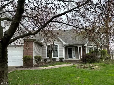 16899 Buckingham Ct S, Middleburg Heights, OH 44130