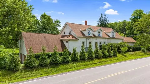 11445 Stafford Rd, Chagrin Falls, OH 44023