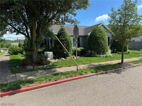 502 Sycamore St, Saint Marys, WV 26170