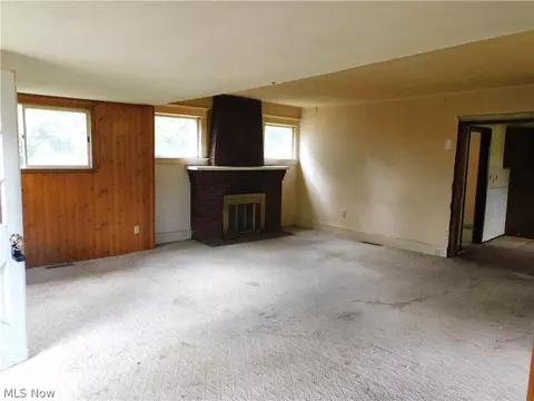 Living - 4031 S Ridge Rd E, Ashtabula, OH 44004 photo 1 of 4