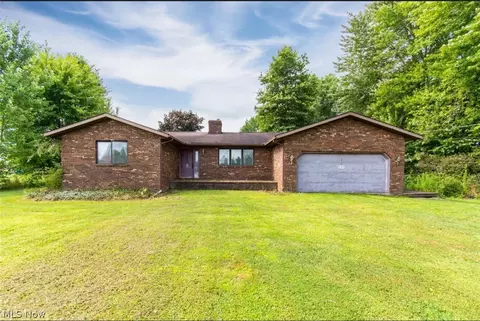 585 Mahan Denman Rd NW, Bristolville, OH 44402