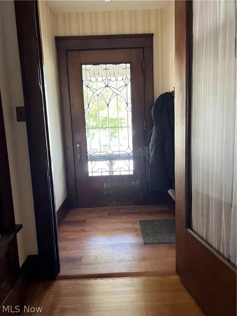 Entry Way - 1610 E 46th St, Ashtabula, OH 44004 photo 1 of 4