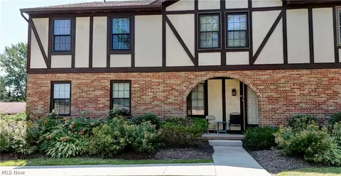 6722 Hills And Dales Rd NW, Canton, OH 44708