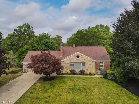 6916 Highland Dr, Independence, OH 44131