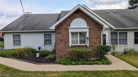 308 Belle St SW, Hartville, OH 44632