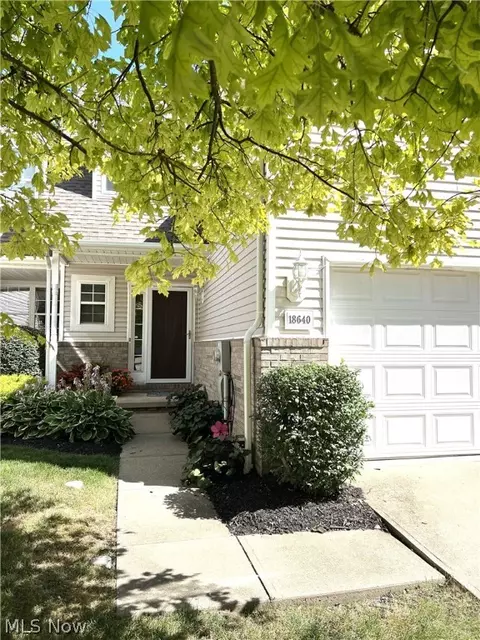 18640 Southporte Dr, Strongsville, OH 44136