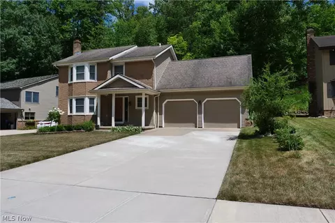 8357 Crinkleroot Clearing, Brecksville, OH 44141