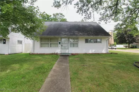 213 Oak Knoll St, Niles, OH 44446