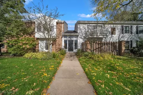 26175 Raintree Blvd #D9, Olmsted Falls, OH 44138