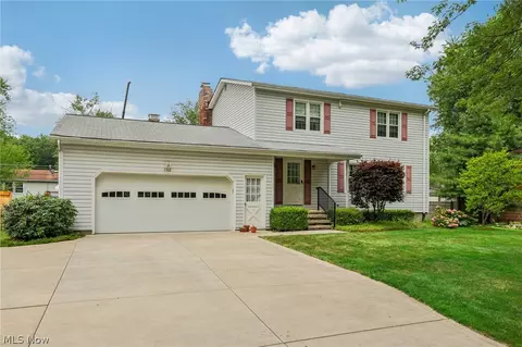 1762 Stonehaven Rd, Madison, OH 44057