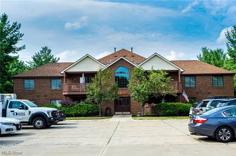 8677 Scenicview Dr #A103, Broadview Heights, OH 44147