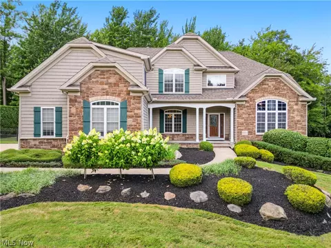 8000 Humphrey Hill Dr, Concord, OH 44077