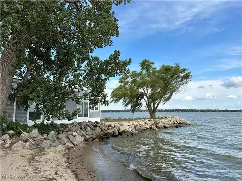 2200 S Harborview Dr #32, Marblehead, OH 43440