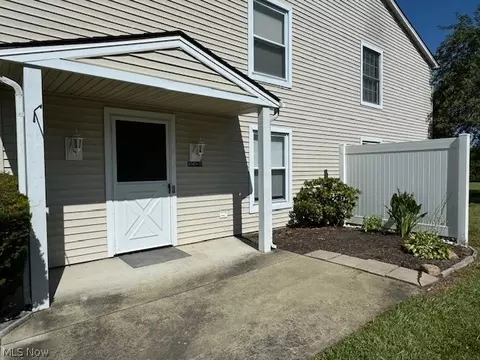3083 Ivy Hill Cir #D, Bazetta, OH 44410