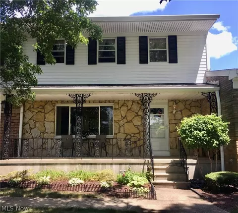 2086 Beechtree Dr, Uniontown, OH 44685