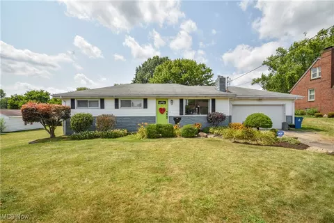572 Breetz Dr, Campbell, OH 44405