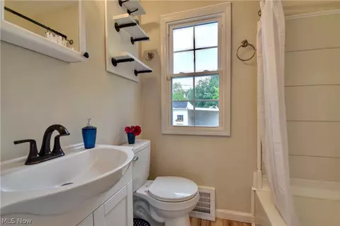891 E 223rd St, Euclid, OH 44123 photo 10