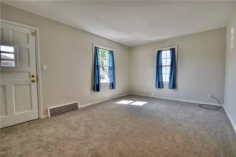 891 E 223rd St, Euclid, OH 44123 photo 8