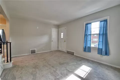 891 E 223rd St, Euclid, OH 44123 photo 6