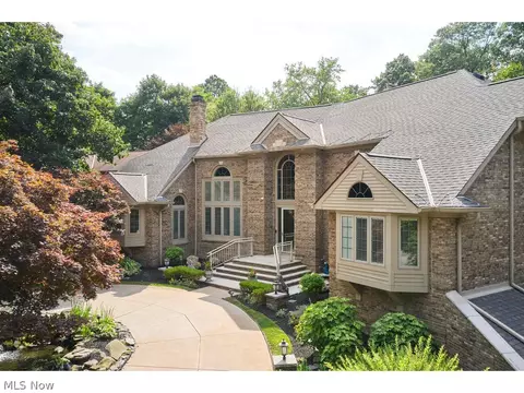 6430 Brecksville Rd, Independence, OH 44131