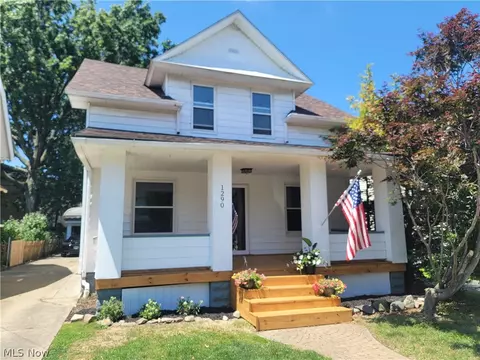 1290 Beach Ave, Lakewood, OH 44107