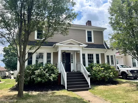 220 N Avenue Ave NE, New Philadelphia, OH 44663